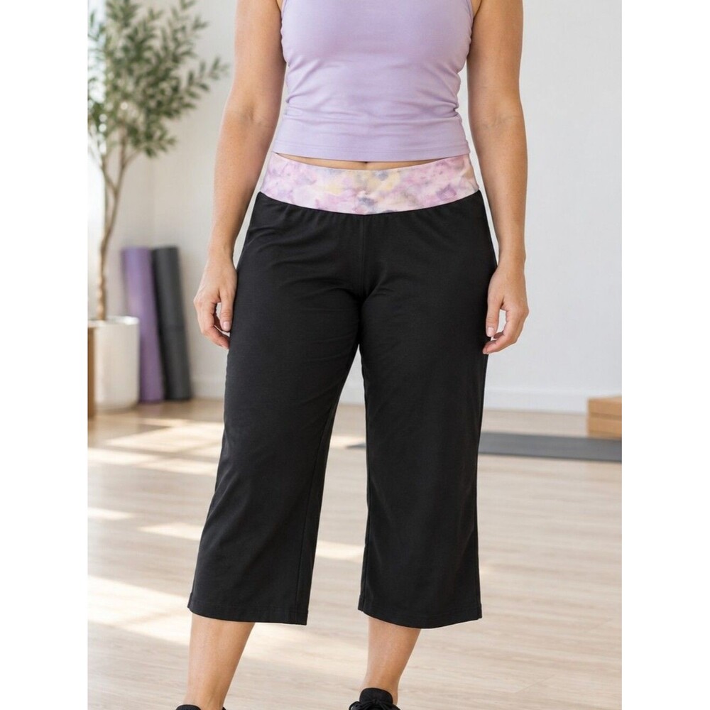 NWT Livi Women’s 18/20 Workout Capris Black Pink Waistband Mid Rise Cropped